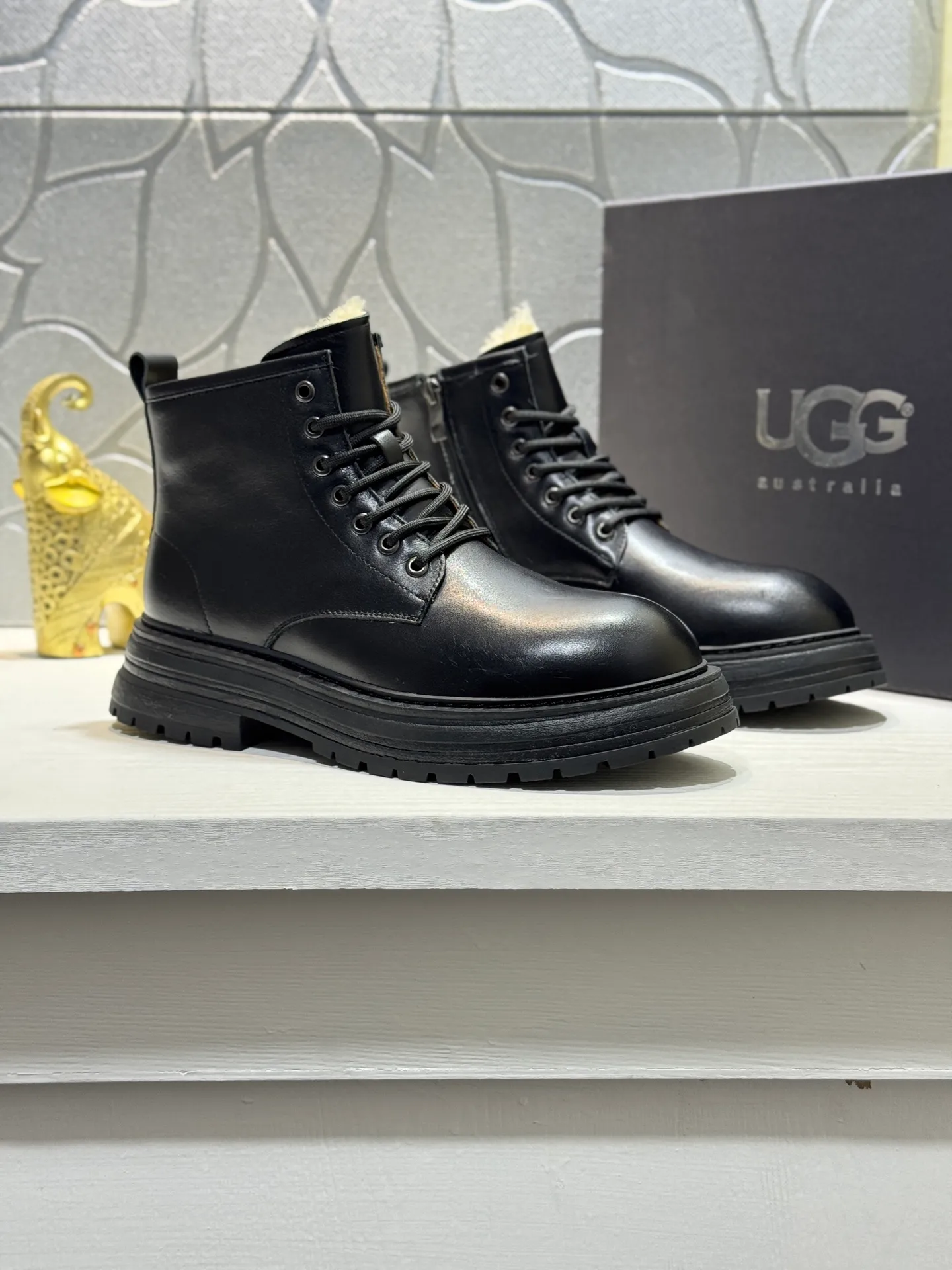 Men's men's shoes 💰660 [New style] 🦥🦥UGG - high-end quality 🔥Australian imported wool 🔥Full fur original single entry and exit counter without pressure, let you feel no replacement 💏The upper is made of first-layer cowhide 'all original Australian wool' Strict men's boots thick wool can be distinguished by the naked eye 💓Real wool keeps warm and does not smell like feet, warms the whole winter ✨Carefully crafted for those who know the goods🔥Size: 38-44 (45 customized